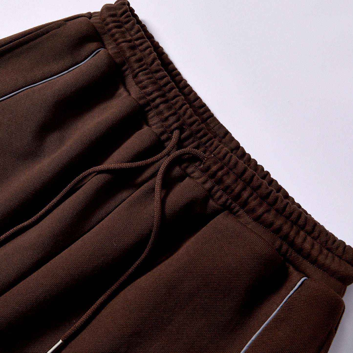 Custom wholesale shorts loose drawstring knee length shorts side contrast stitch sweat shorts side hidden slip pockets  Heavy Cotton Wide Leg Street Casual Knee Shorts