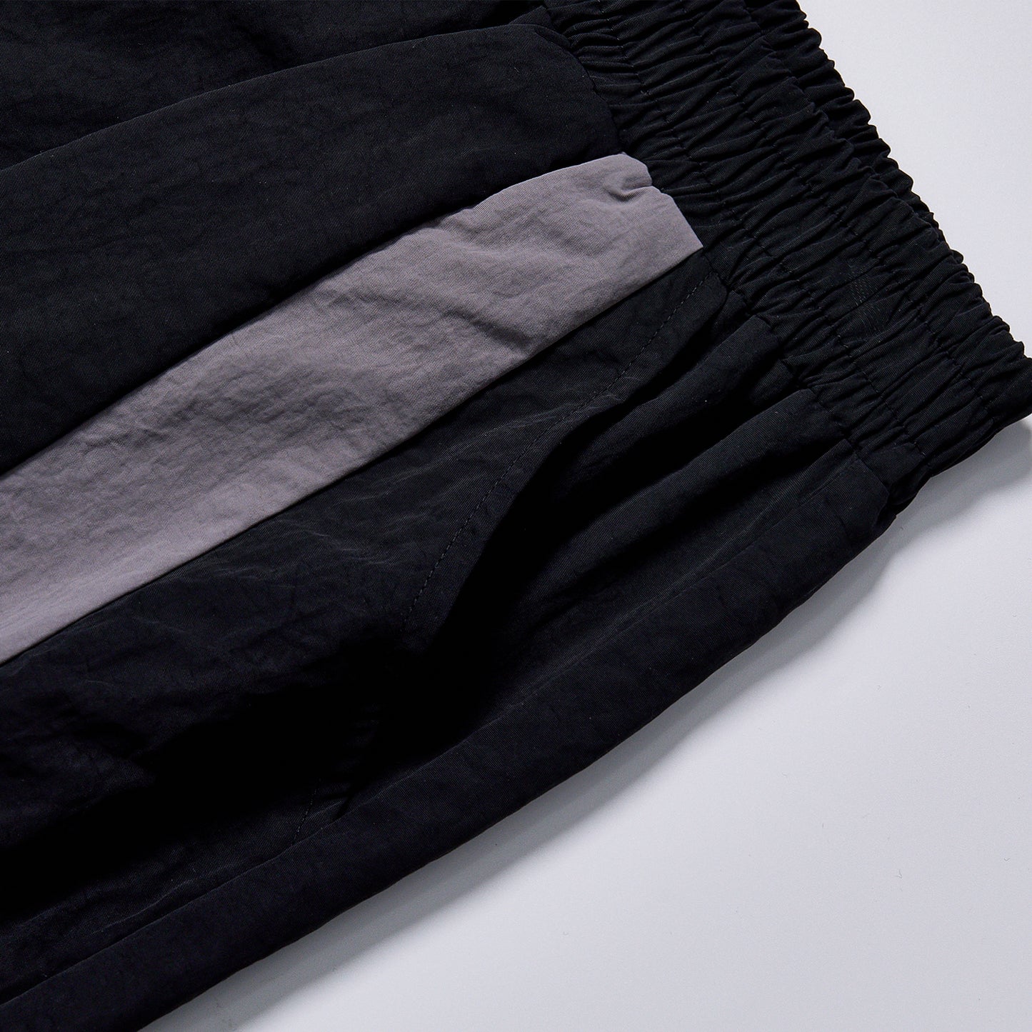 英文标题：Custom Logo Reflective Piping Contrast Color Windbreaker Fabric Unisex Elastic Waist Straight Cargo Pants Streetwear Casual Racing Track Trousers Daily Outer Bottoms