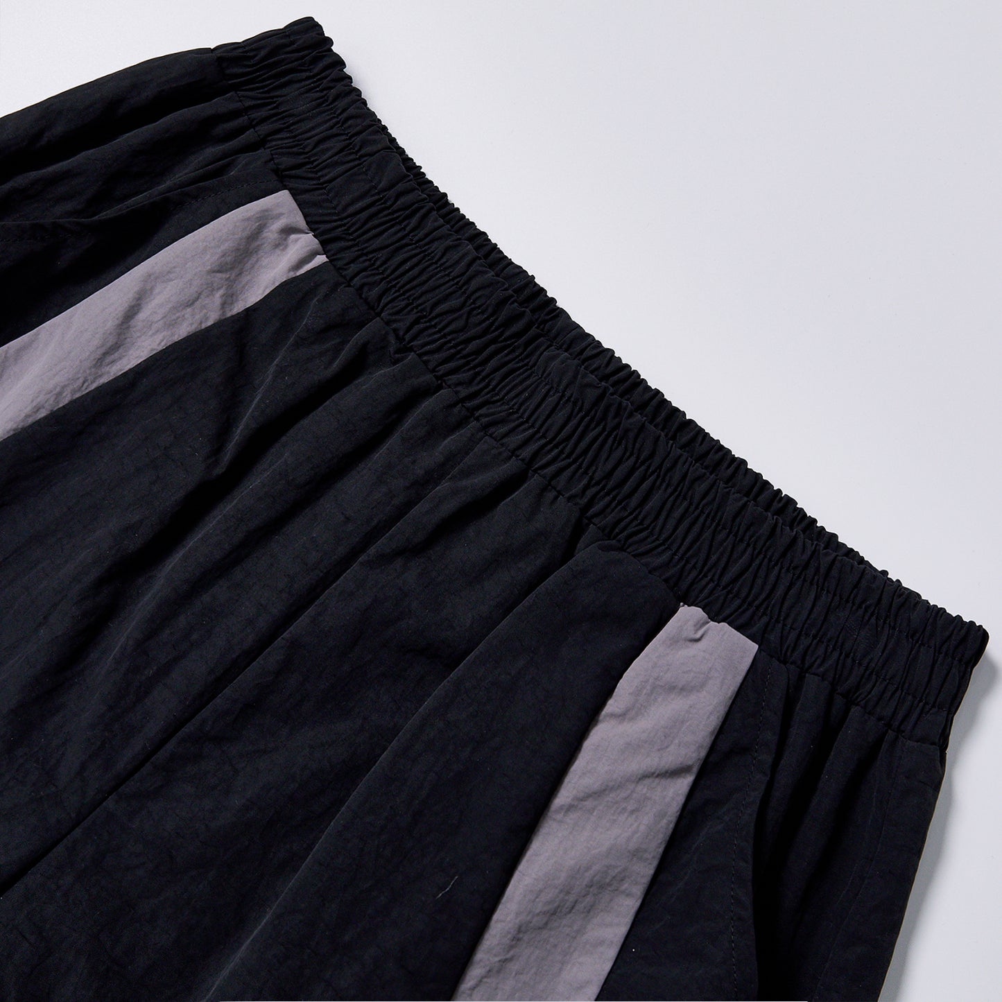 英文标题：Custom Logo Reflective Piping Contrast Color Windbreaker Fabric Unisex Elastic Waist Straight Cargo Pants Streetwear Casual Racing Track Trousers Daily Outer Bottoms