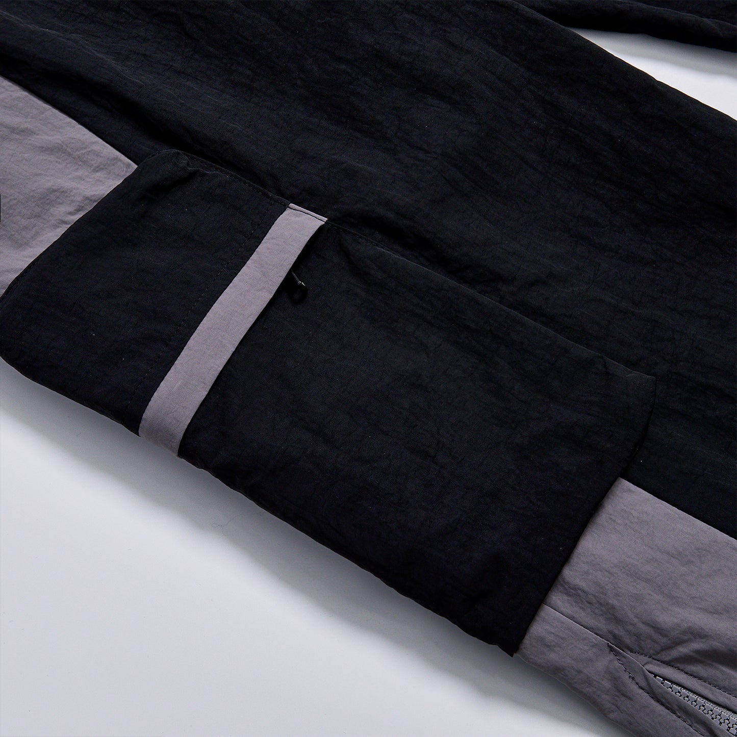 英文标题：Custom Logo Reflective Piping Contrast Color Windbreaker Fabric Unisex Elastic Waist Straight Cargo Pants Streetwear Casual Racing Track Trousers Daily Outer Bottoms