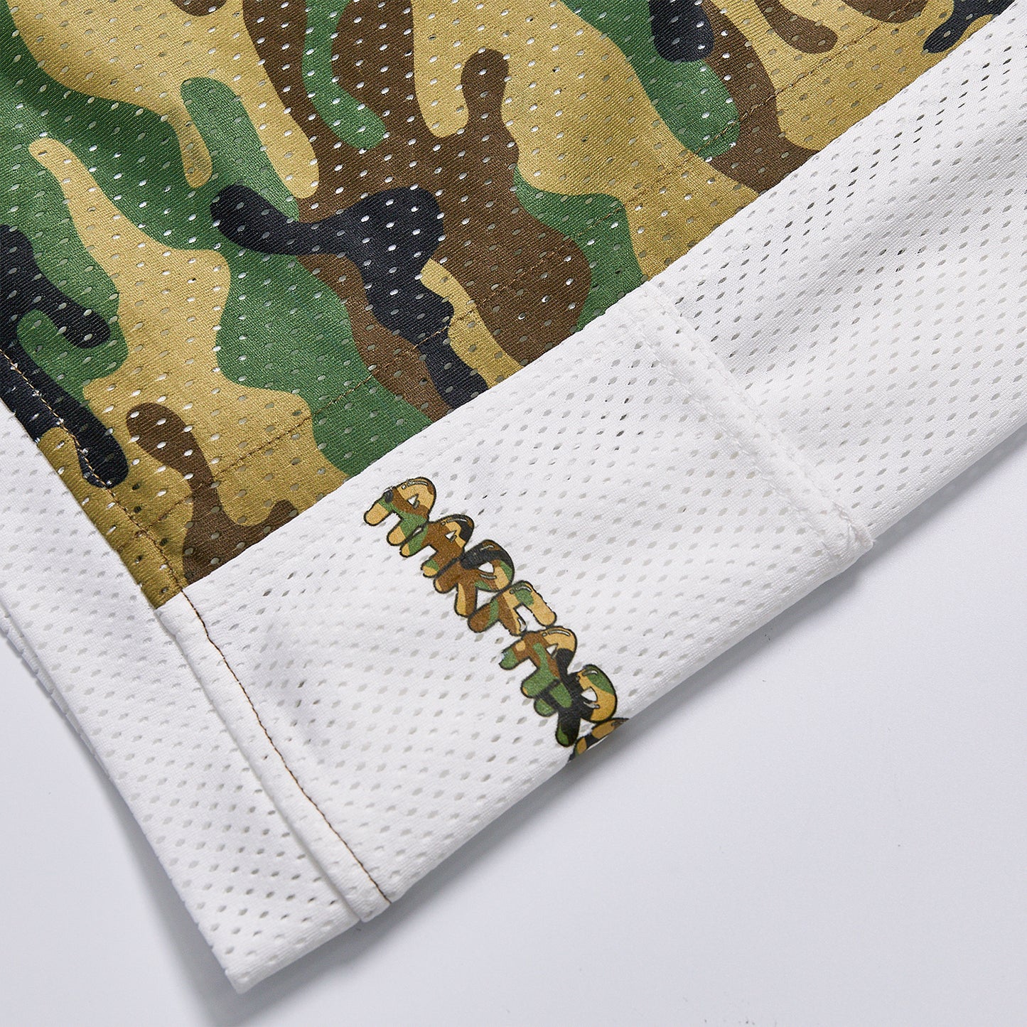 Men Camo Mesh Basketball Shorts White Side Panel Streetwear Loose Athletic Shorts Elastic Waist Breathable Workout Casual Sports Shorts