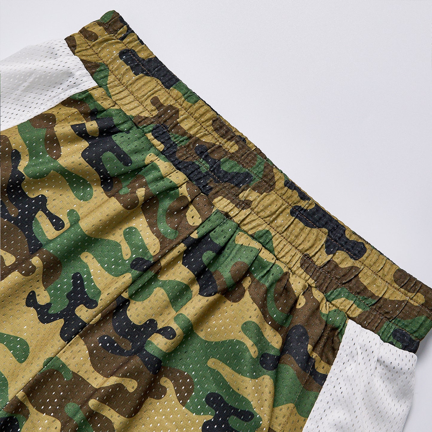 Men Camo Mesh Basketball Shorts White Side Panel Streetwear Loose Athletic Shorts Elastic Waist Breathable Workout Casual Sports Shorts